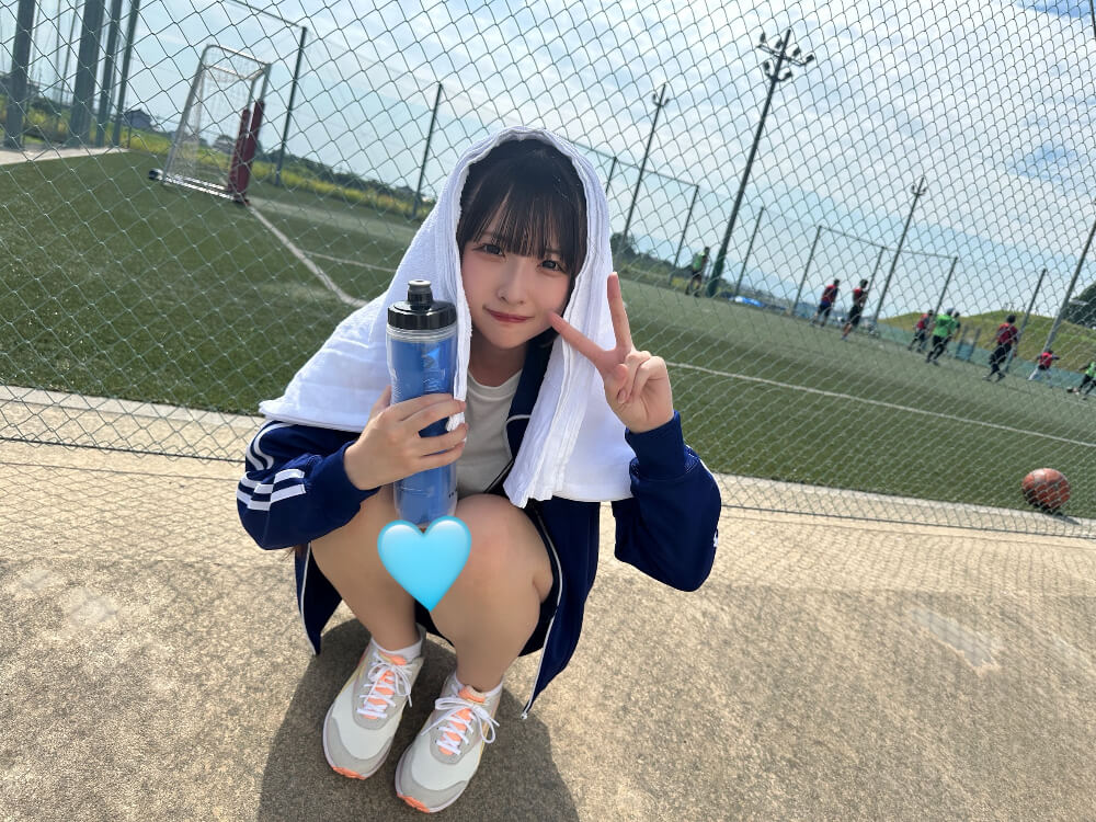 鈴木恋奈が週刊SPA！「恋落ちSKE48」に登場！先輩に憧れるサッカー部マネが破壊力抜群