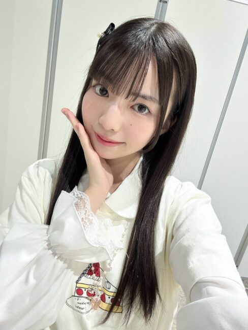 SKE48長谷川雅の「Karma」握手会・トーク会での私服姿（アップ）