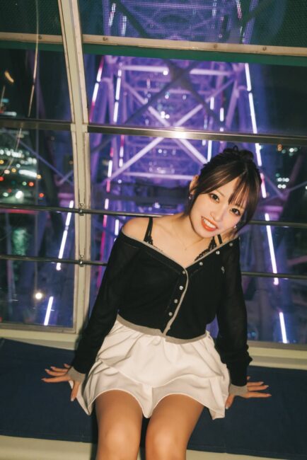 SKE48入内嶋涼 1st写真集 先行カット（観覧車と夜景）