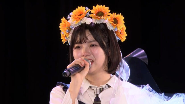 SKE48荒野姫楓 生誕祭2026にて花束を抱えてスピーチする様子